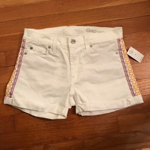 NWT Gap 24R White Embroidered Shorts